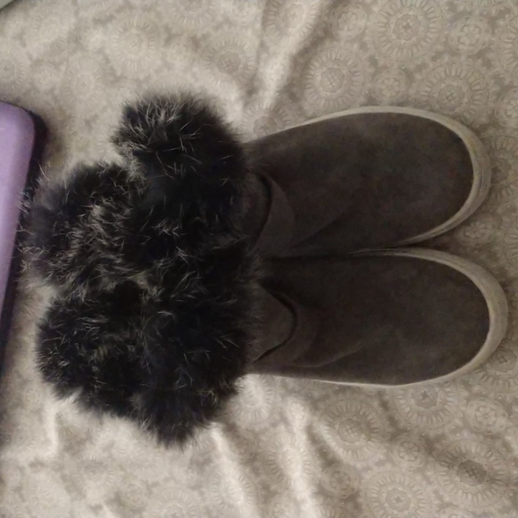 Gray suede sneaker/bootie with faux fur top sz 7 US - Picture 4 of 6